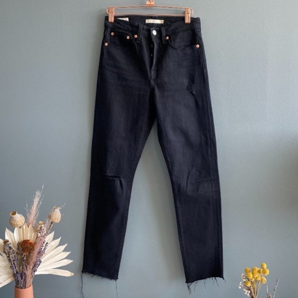 Levi’s Black Distressed Wedgie Jeans